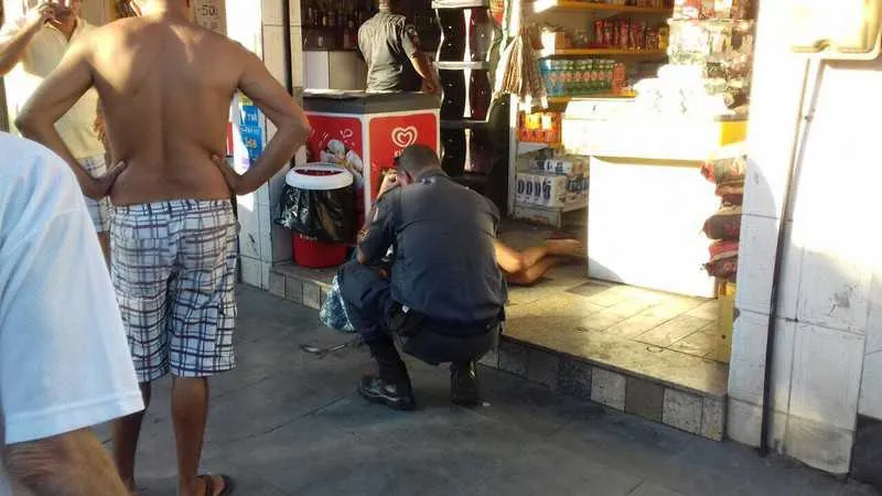Suspeito ferido foi levado para o Hospital Alberto Torres