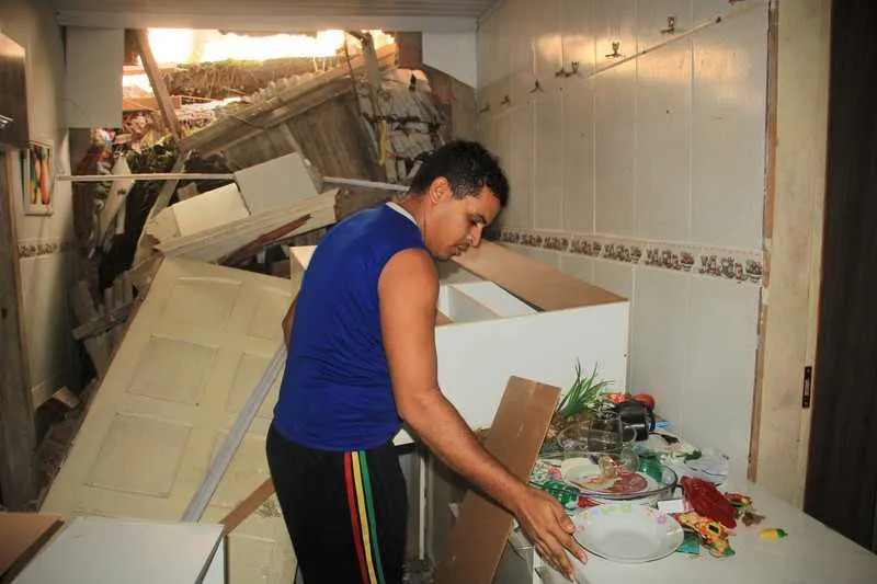 A Defesa Civil de São Gonçalo esteve no local, vistoriou imóveis e acabou interditando 5 casas