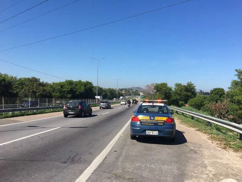 Corpo, ainda não identificado, foi localizado dentro de uma mala de viagens