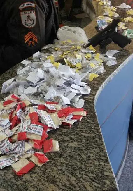 Suspeitos de tráfico, Rafael e o adolescente foram socorridos e levados para o Azevedo Lima