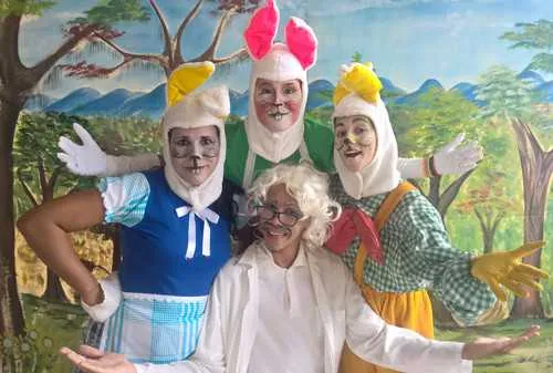 O enredo gira em torno do coelhinho Pascoal, um personagem travesso e com péssimos hábitos de higiene. 