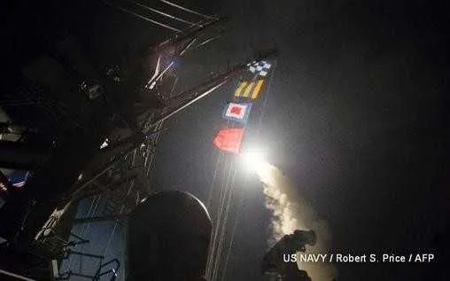 Imagem ilustrativa da imagem Síria diz que bombardeio americano matou 9 civis