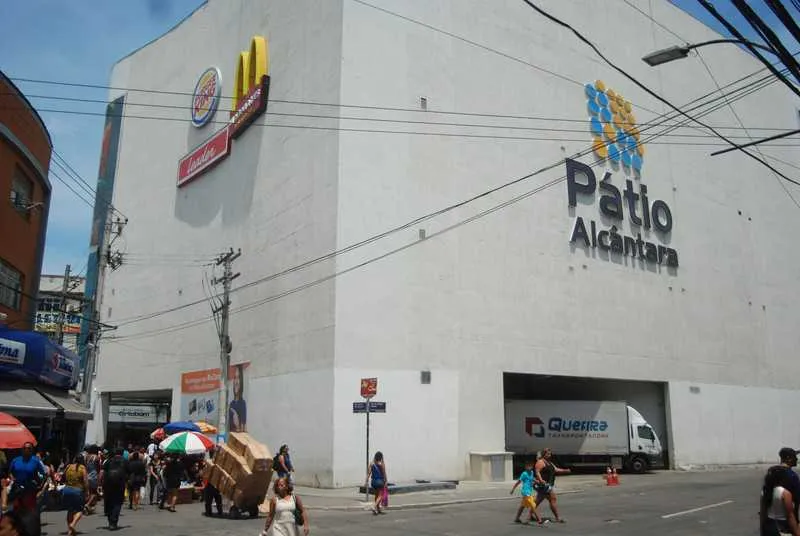 Shoppings funcionarão em horários especiais na sexta-feira