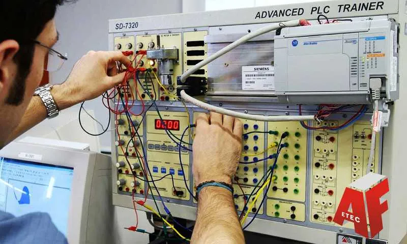 Um dos cursos oferecidos na unidade é o de Eletrotécnica