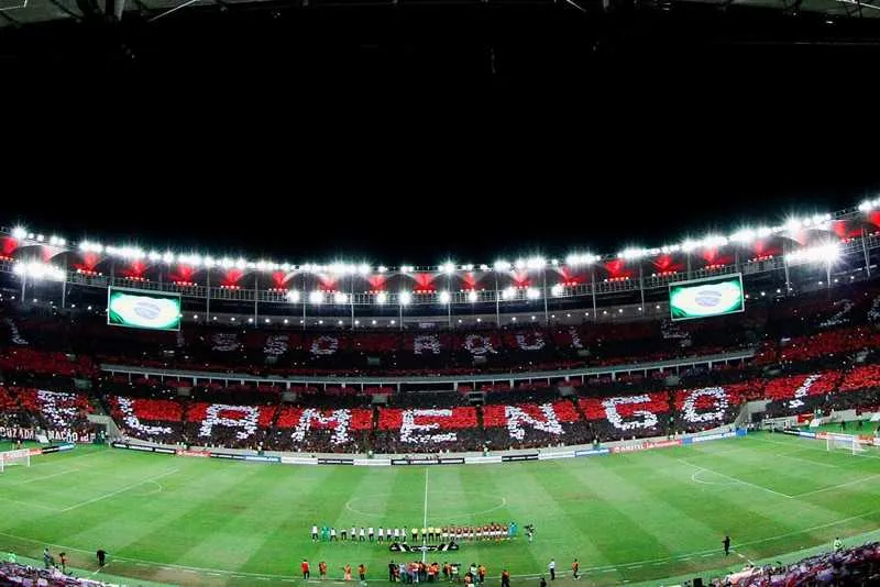 Torcedores rubro-negros prometeram apoiar a equipe hoje à noite, no estádio do Maracanã