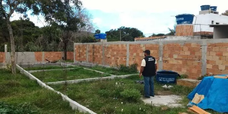 Em Guriri, agentes identificaram parcelamento irregular de solo e edificações sem autorização