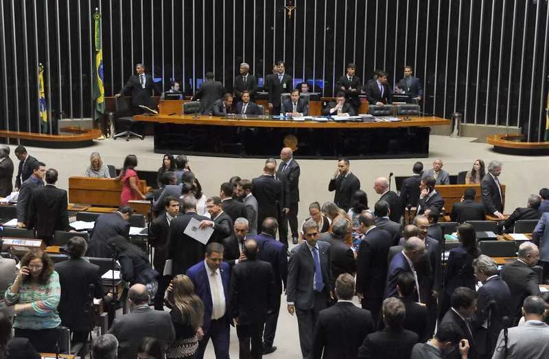 A votação seria feita na semana passada, porém por falta de quórum foi adiada para amanhã