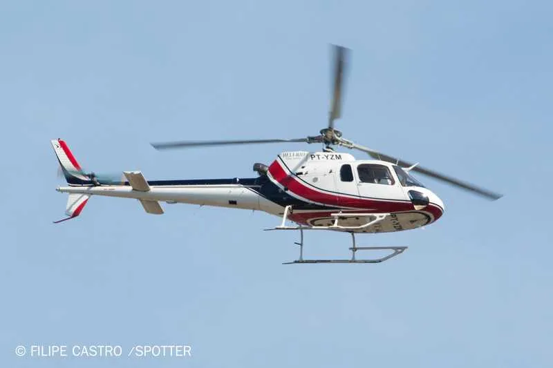 Aeronave (foto) caiu a 250 metros da Praia de Itacoatiara