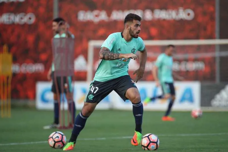 O atacante Felipe Vizeu tem se destacado na ‘briga’ para ser reserva imediato do peruano Guerrero