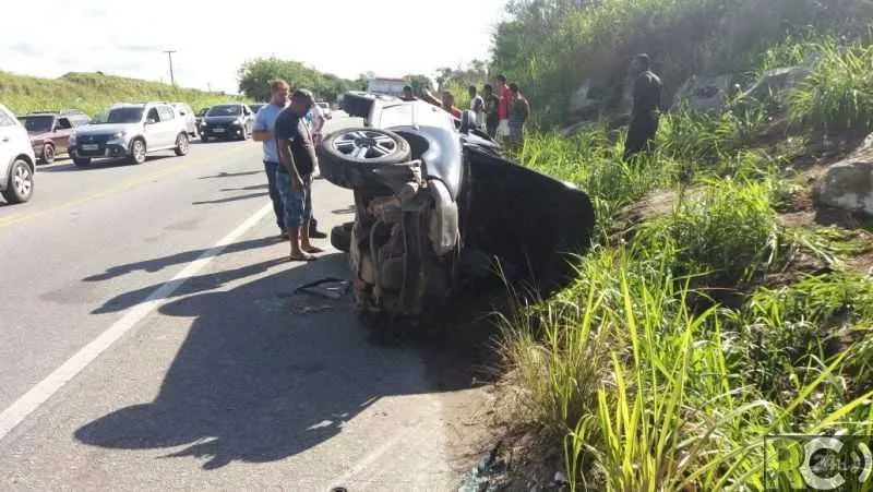  Motorista do carro ficou preso às ferragens e morreu na hora