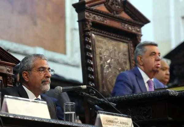 Christino Áureo apresenta medidas para crescer receita, na Alerj