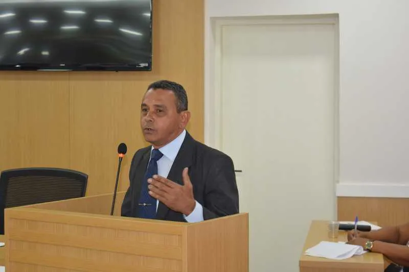 Vereador debate reivindicações da educação em audiência