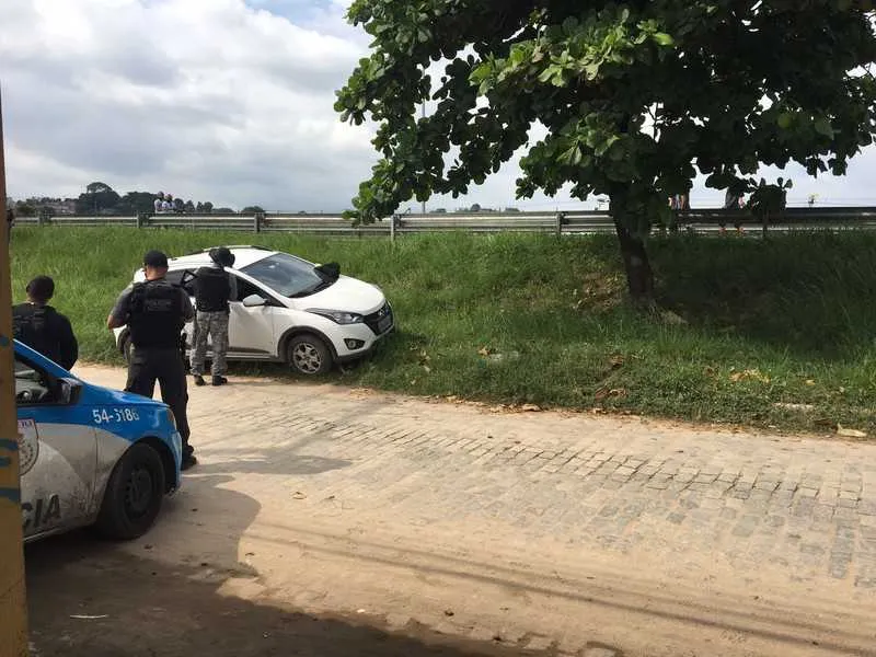 Rapaz foi encontrado na manhã desta segunda, dentro da mala do carro