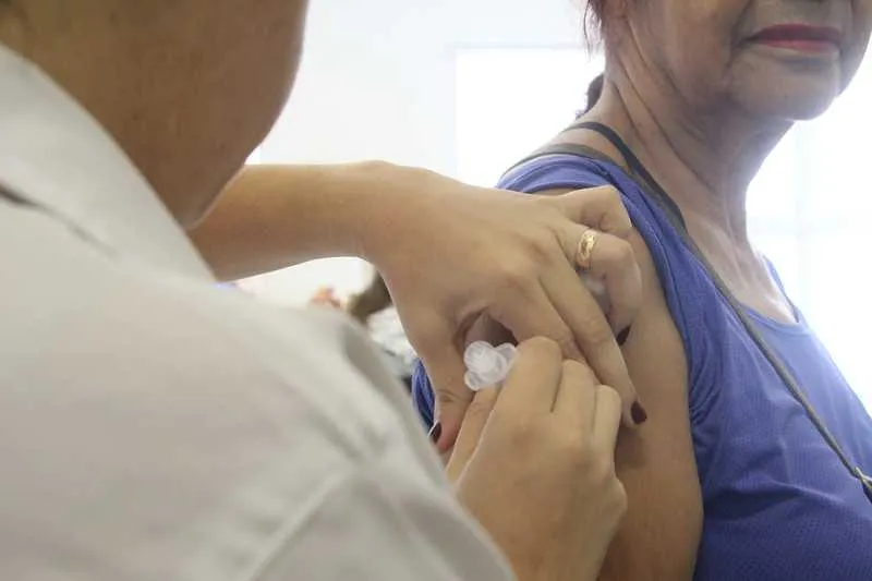 A imunização acontece até o dia 26 de maio na 19ª campanha nacional contra o vírus influenza
