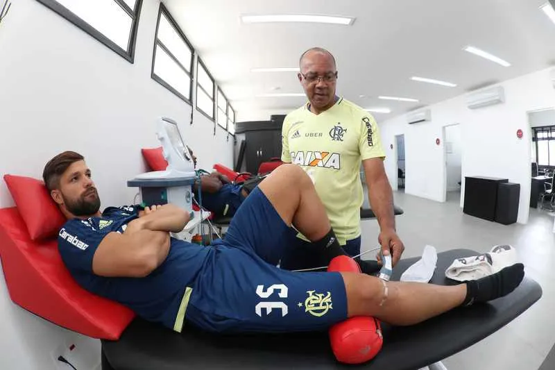 Meia Diego não deve jogar na fase de grupos da Libertadores
