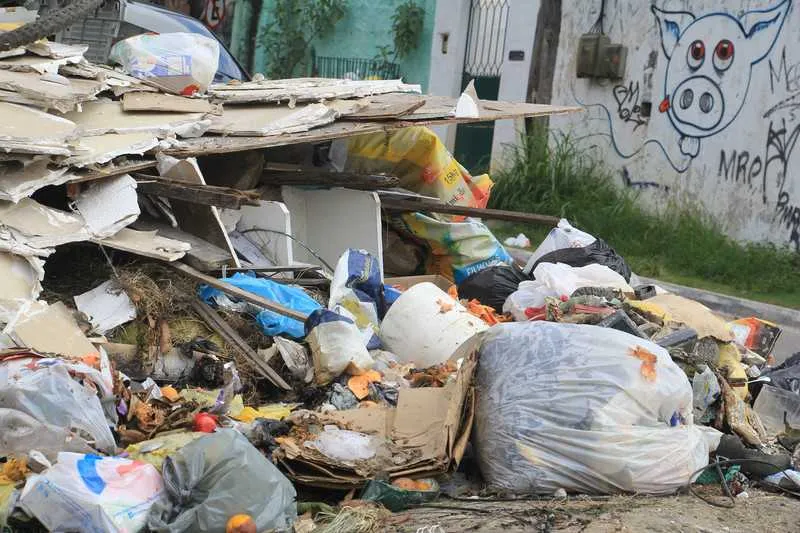 Em São Miguel, Mutondo, Rocha, Galo Branco e Trindade, moradores se queixam do problema