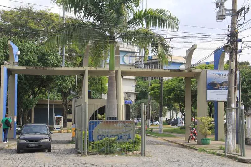 Membros do movimento espalharam comunicados no campus