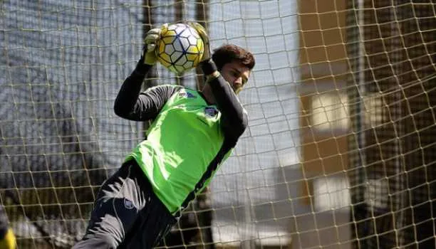 Diante do ‘Esmeraldino’, hoje, no Maracanã, o goleiro Júlio César será titular pela 12ª vez