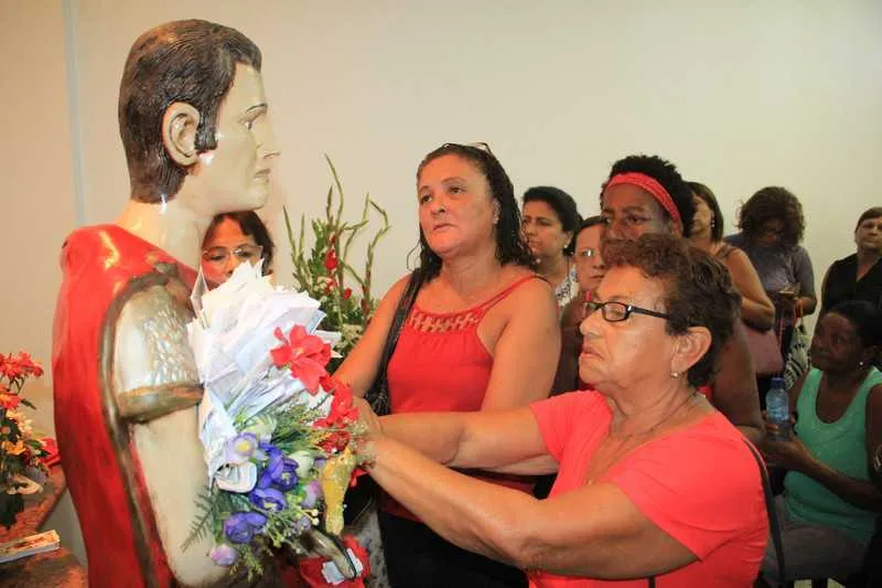 As pessoas foram agradecer ao santo pela graça alcançada