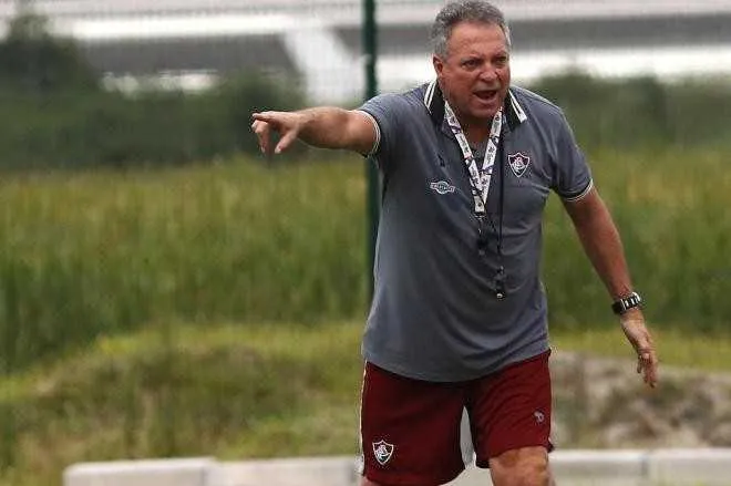  Abel Braga quer sua equipe buscando jogadas de ataque, amanhã, pela semifinal da Taça Rio