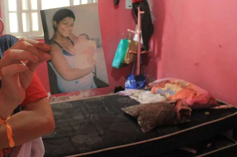 Nathália estava dormindo quando o ex-marido invadiu o quarto e atirou em sua cabeça. Ela já havia registrado no celular o acusado tentando entrar na residência