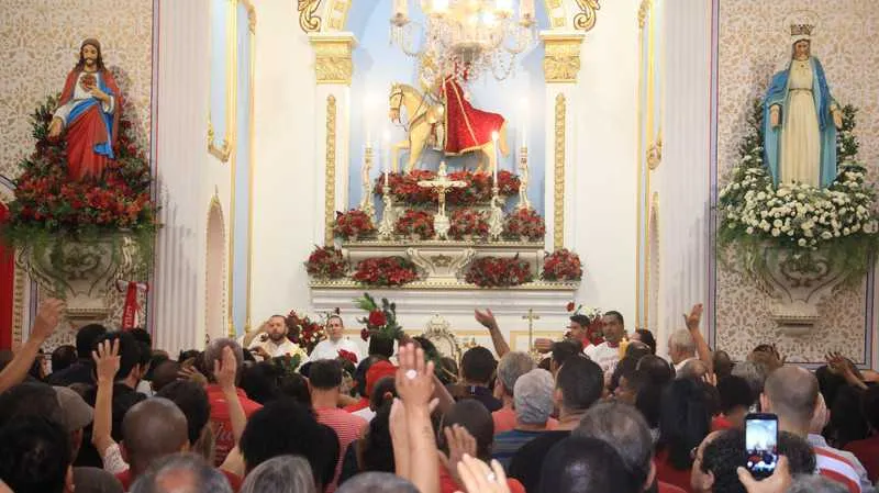 Devotos lotaram a Igreja de São Jorge em Niterói neste domingo