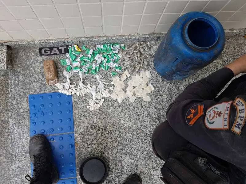 Drogas, que estavam dentro de um tonel, abasteceriam as bocas de fumo do bairro Caiçara