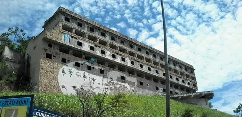 Corpo carbonizado foi abandonado em motel desativado