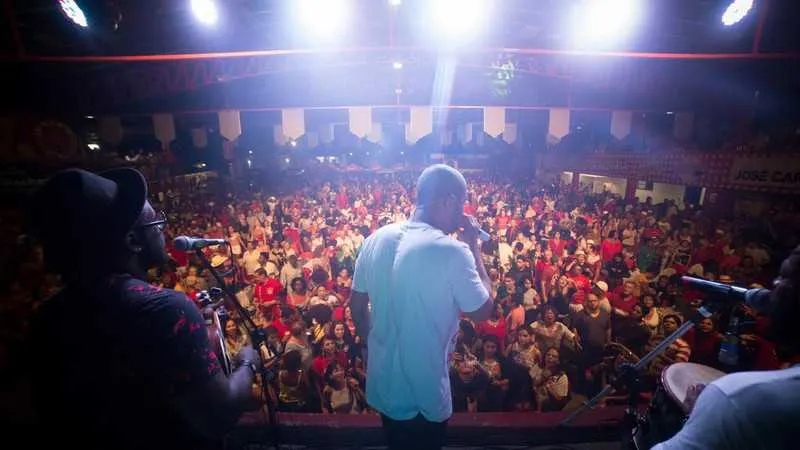 A escola de samba ficou lotada para receber o show do cantor e compositor Diogo Nogueira