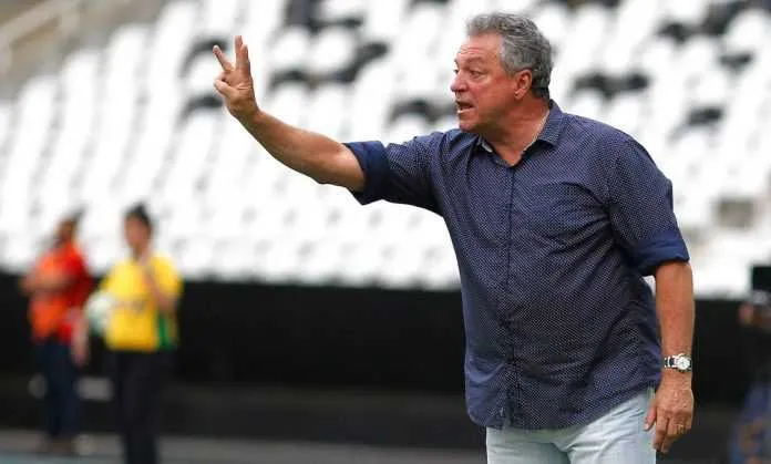 Abel Braga comemorou muito a vitória por 3 a 0 sobre o Vasco e afirmou que queria mais gols