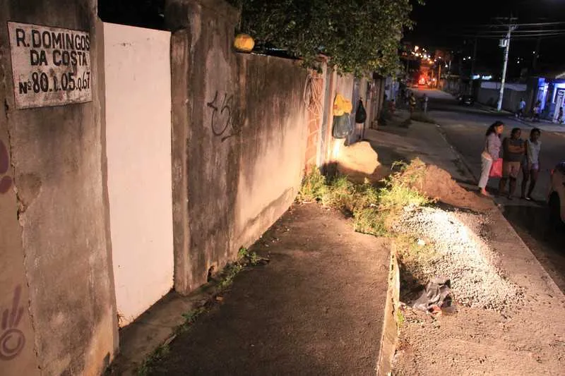 Bebê foi encontrado por populares na Rua Domingos da Costa