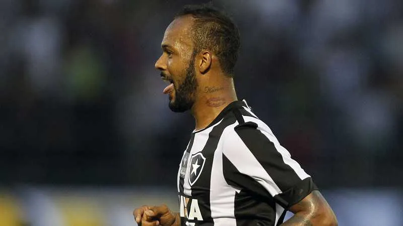 Com adiamento do julgamento, Bruno Silva segue atuando