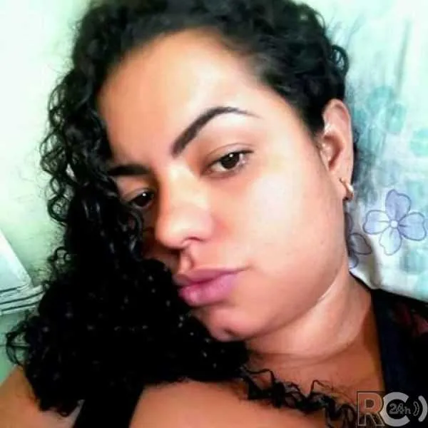 Policiais da delegacia de Araruama investigam a morte de Carmem, cujo corpo foi encontrado com as mãos amarradas em Paracatu