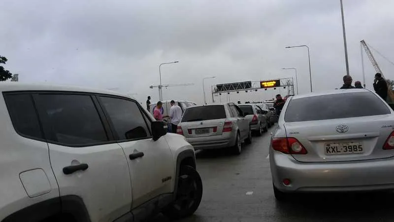 Imagem ilustrativa da imagem Ponte Rio-Niterói foi liberada, mas manifestações ainda causam complicação no trânsito