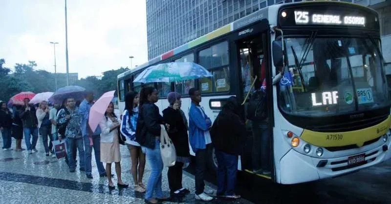 Imagem ilustrativa da imagem Apesar da greve, trens, ônibus e metrô funcionam no Rio de Janeiro
