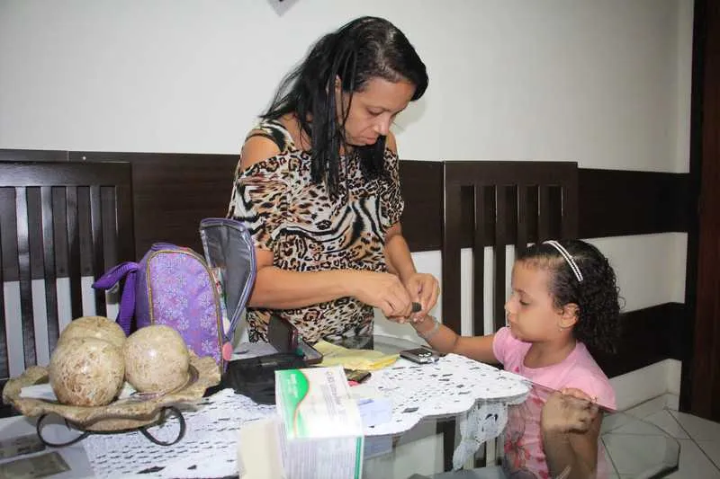 Mães continuam encontrando dificuldades para obter medicamentos