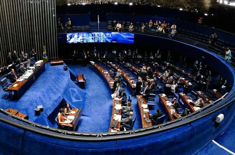 PEC voltará à pauta e será discutida em segunda instância entre os senadores no plenário, amanhã