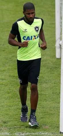  Zagueiro pode ir para Itália