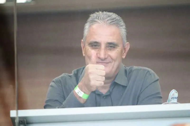 O treinador da Seleção Brasileira, Tite, marcou presença no Fla x Flu