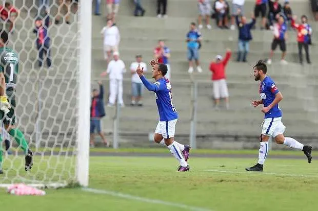O atacante Matheus Carvalho, revelado pelo Fluminense, busca títulos pelo tricolor paranaense