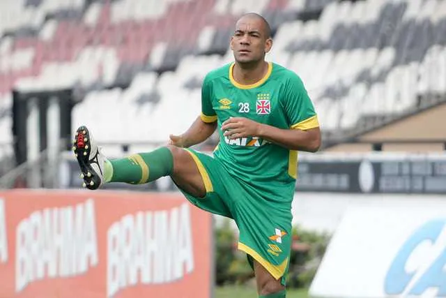 O defensor Rodrigo não continuará no Vasco nesta temporada