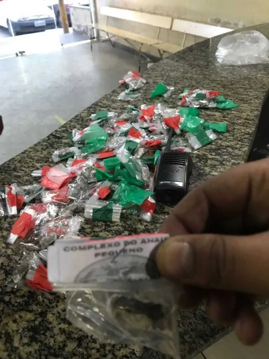 Adolescente foi surpreendido pela chegada dos militares