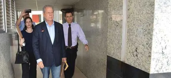 Imagem ilustrativa da imagem Supremo revoga prisão preventiva de Dirceu na Lava Jato