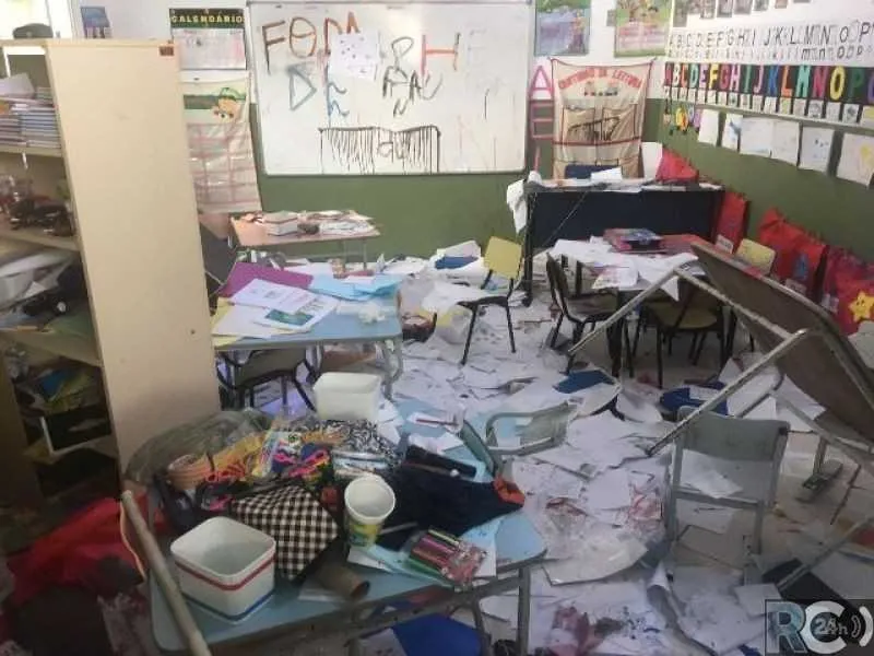 Em Arraial do Cabo, salas do Jardim de Infância Emílía Corrêa ficaram completamente destruídas