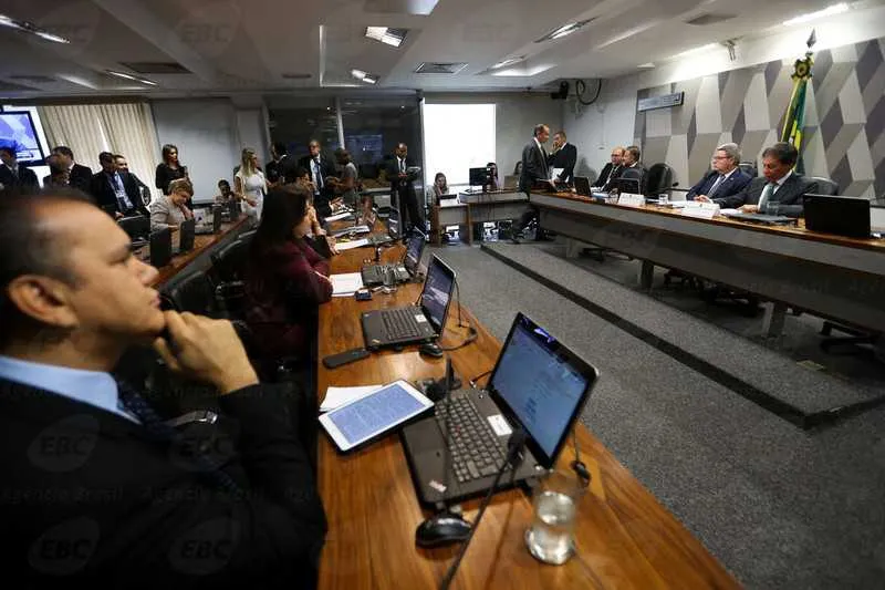 Imagem ilustrativa da imagem CCJ do Senado amplia para oito anos tempo de internação de menor infrator