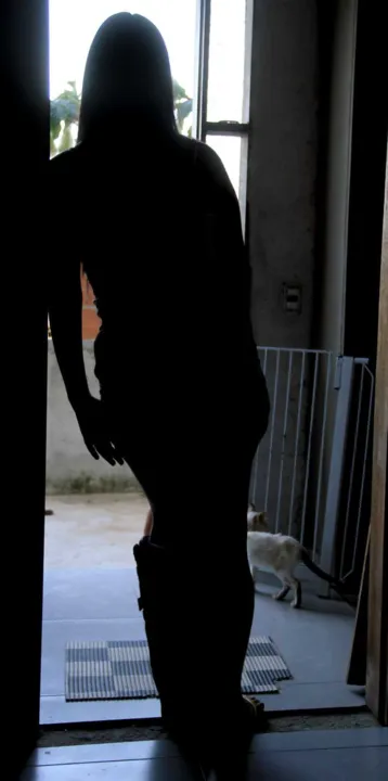 Faxineira, de 22 anos, também foi agredida e atropelada