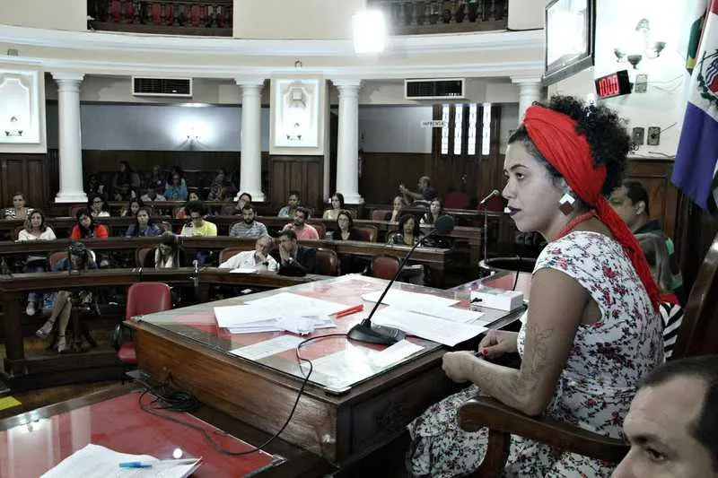Talíria Petrone presidiu audiência pública na Câmara de Niterói para debater problemática de crianças
