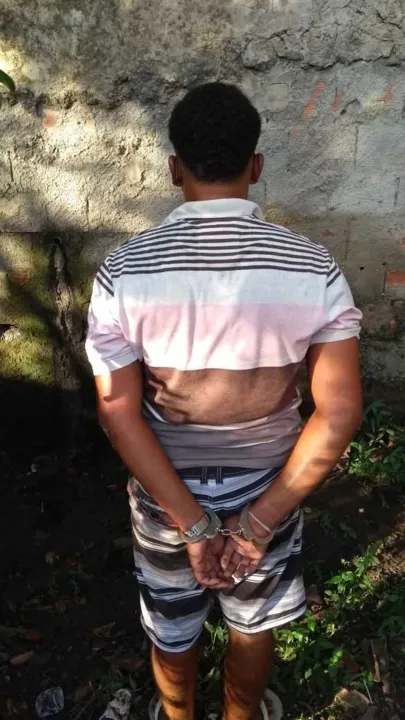 Adolescente foi cercado e não resistiu a prisão