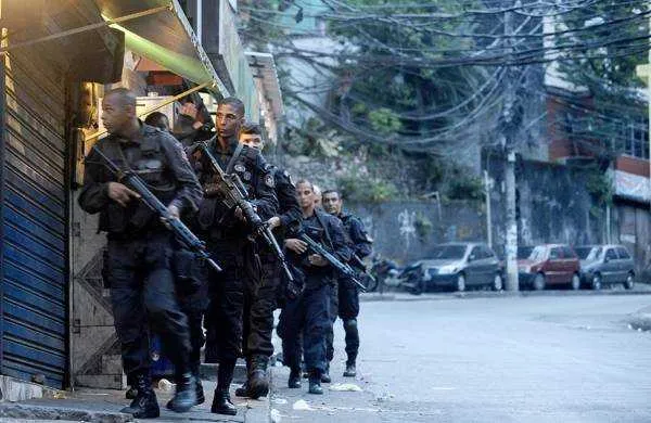 Imagem ilustrativa da imagem Ações da PM em comunidades deixam mais de 5 mil crianças sem aula