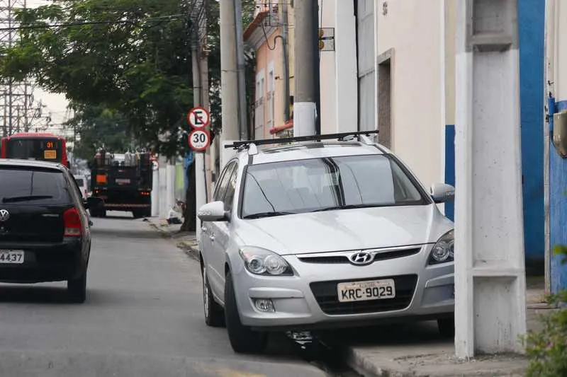 As paradas em locais proibidos são a infração mais comum registrada pela equipe de reportagem
